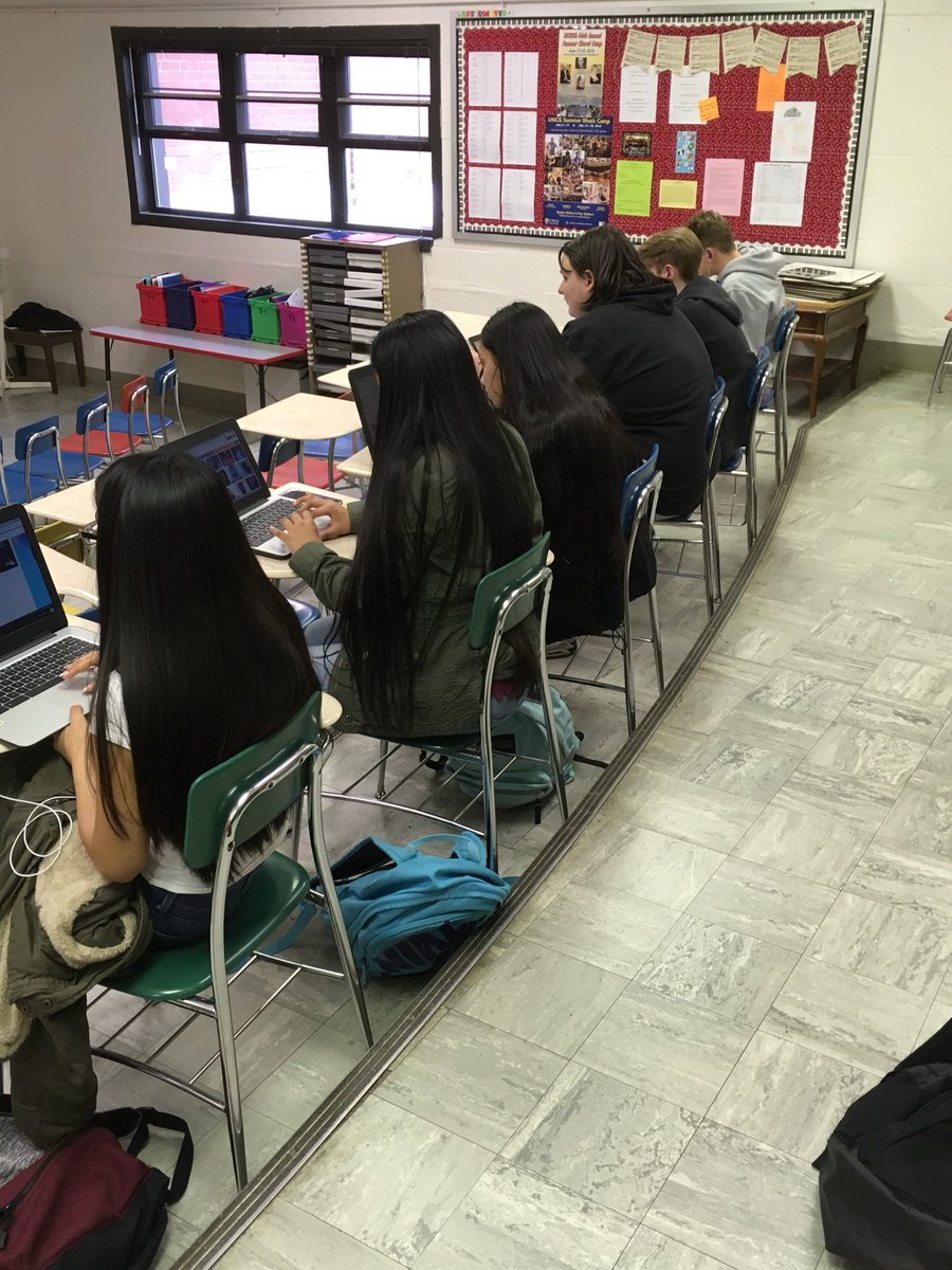MrsThomasSing's tweet photo. 7th and 8th graders hard at work on slideshow projects about artists of their choice for Black History Month. #falconslearn #falconscreate https://t.co/FLuHgrCxTf