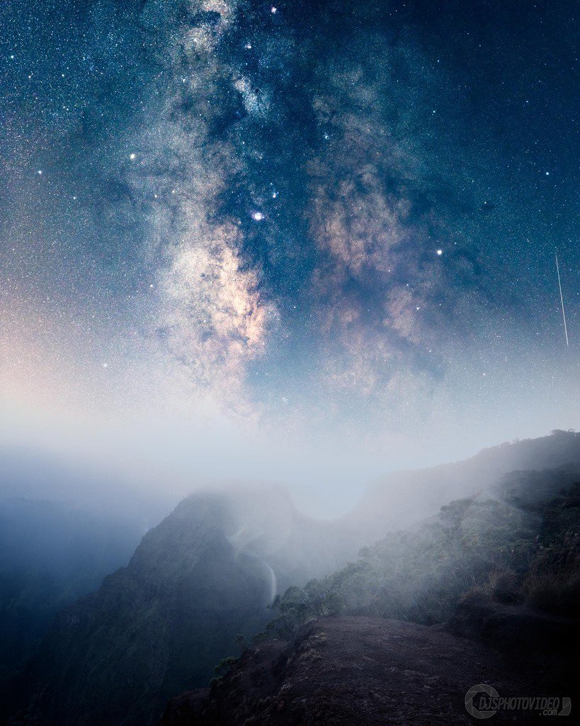 Nature_Travel_'s tweet image. Hazy morning hike up Kalalau Valley on the Na Pali Coast of Kauai, HI [OC][1368x2048][COMPOSITE] - DanielJStein #photography #travel #nature