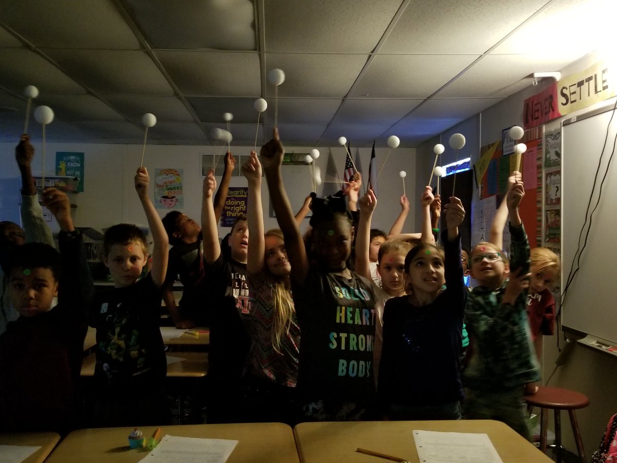 CHEAVID's tweet image. #4thgradeScience #moonphases @CollegeHillsTC