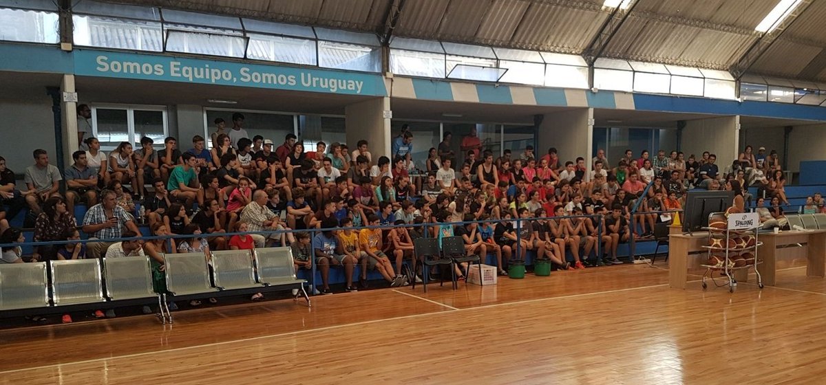 fubbuy's tweet photo. Hoy comenzaron las charlas de Nutrición Deportiva en el CEFUBB con la masiva presencia de jugadores. Continúan el viernes 2 de acuerdo a la planificación estipulada y de acuerdo a la convocatoria de los grupos de trabajo. https://t.co/u4fGAmK0nI
