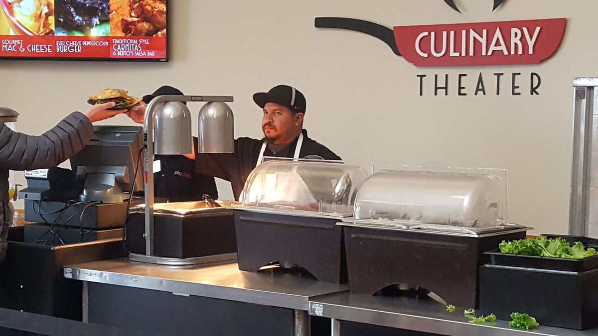 TheTwoFourThree's tweet photo. Service without a smile. #SDSU_JMS #JMS495 https://t.co/XY74a6c7dm
