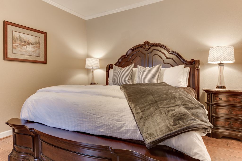 AbsoluteCharm's tweet photo. Tuscan Retreat // SLEEPS 14 ππ±
Perfect spot for the entire family! Conveniently located 1.5 blocks from Main Street.
#fredericksburgtx #fbg #vacation #hillcountry #absolutecharm https://t.co/pS26DxFG48
