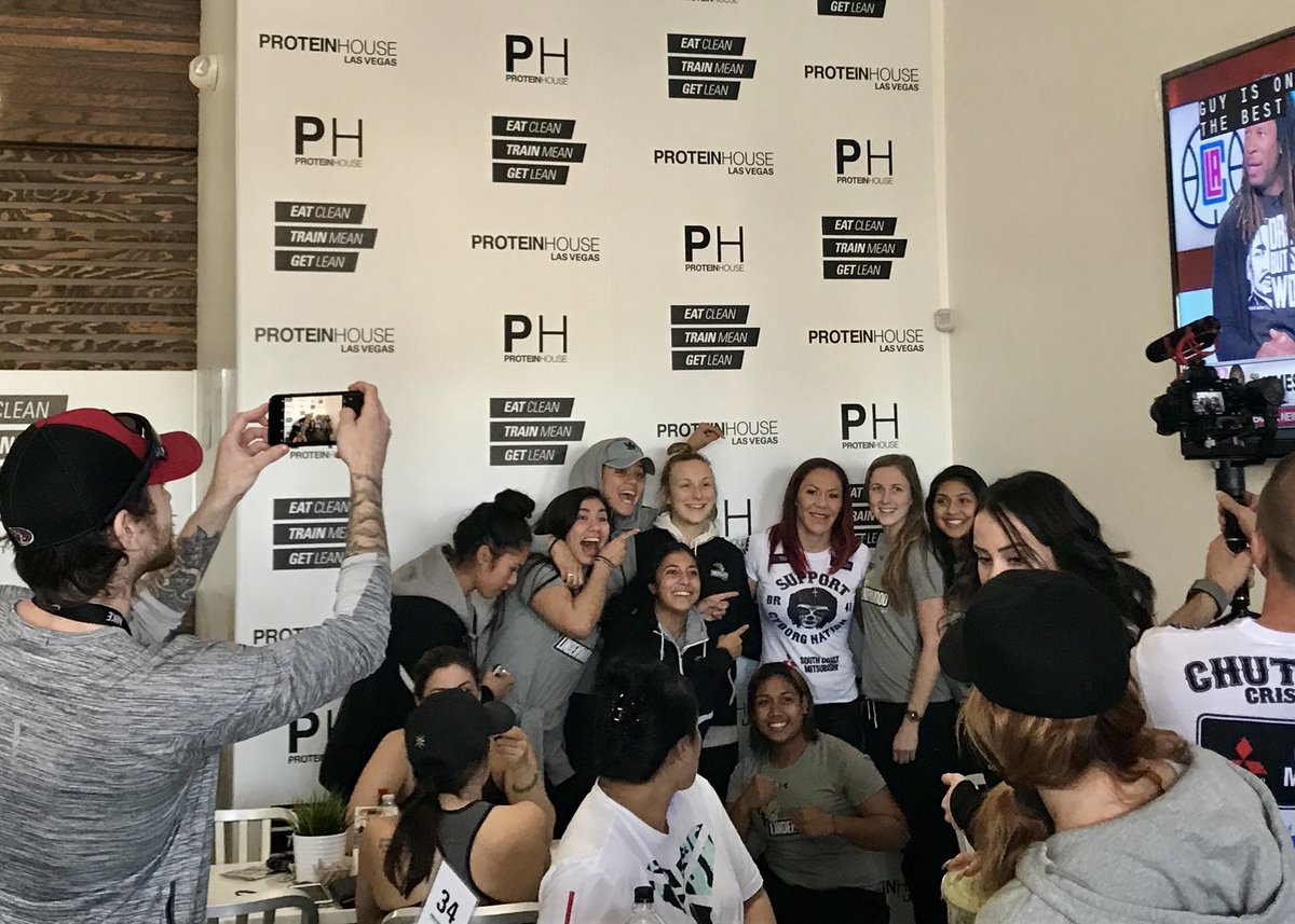 LUWomensRugby's tweet photo. Good luck this weekend @criscyborg    Was a pleasure meeting you! #UFC @ProteinHouse1 https://t.co/qidUHEd0T4