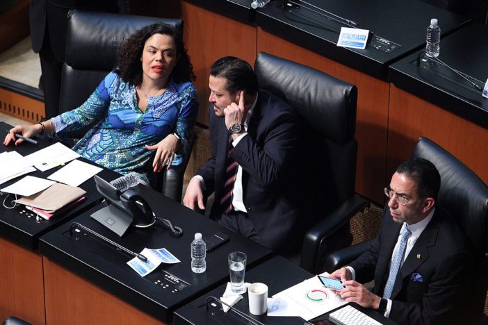ChamucoPoblano's tweet photo. Los casos Anaya, Odebrecht y Meade dividen a panistas en el Senado https://t.co/Od1ra6cWdP https://t.co/00g4Yvcccc