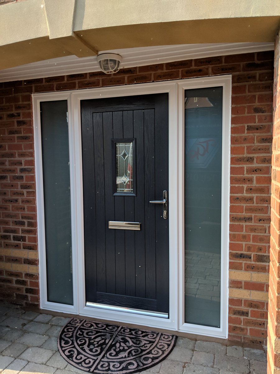 becks23ab's tweet photo. Nice Anthracite grey door done today in sub zero temperatures π¨ but worth the finish π#anthacite #compositedoor #tradeglass https://t.co/539VWUPWyJ