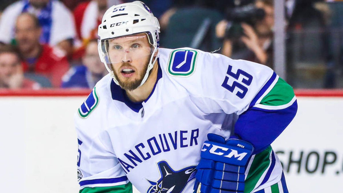 NHLCanucksFans's tweet photo. Canucks, Alex Biega close to extension https://t.co/SsRnWCIOm3 #Canucks https://t.co/DVNXavROoW