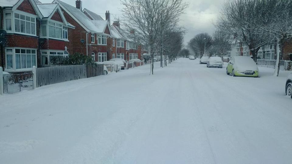 IngoldChapFans's tweet photo. A few more from Dave Oakes of #Skegness in the snow. https://t.co/zsn5MNNuJJ