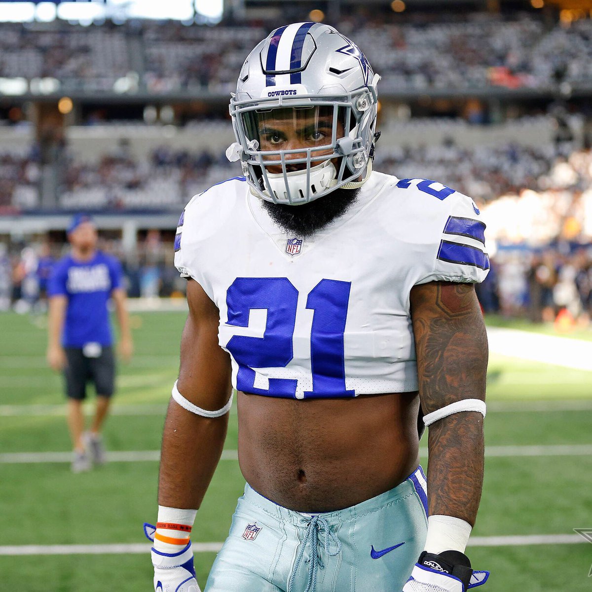 Best #Cowboys Player of All-Time

Round of 32

Retweet for Tony Dorsett 
Like for Ezekiel Elliott 

#CowboysNation