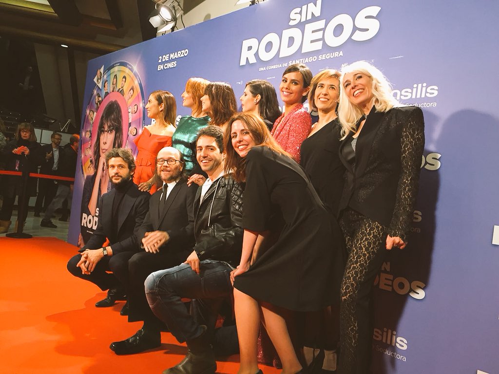 BowfingerFilms's tweet photo. LA FAMILIA al completo. ¡Gracias a todos por hacer algo TAN BONITO! #SinRodeos ¡El viernes en cines! https://t.co/RIer1awh12