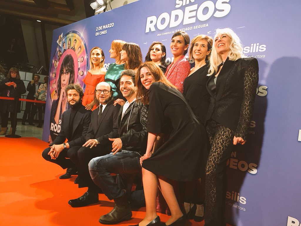BowfingerFilms's tweet photo. LA FAMILIA al completo. ¡Gracias a todos por hacer algo TAN BONITO! #SinRodeos ¡El viernes en cines! https://t.co/RIer1awh12