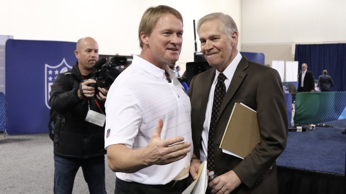 Raiders's tweet photo. Catching up with some former colleagues. https://t.co/jeG1XhnbL0