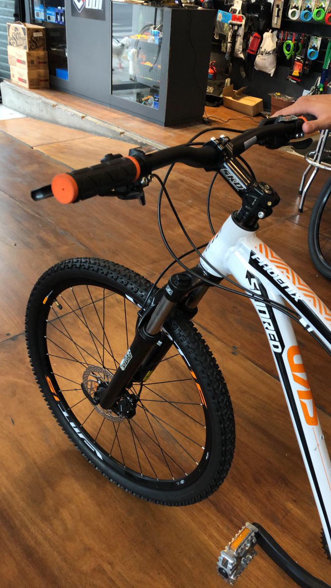 ramapantorotto's tweet photo. Gracias @SohoBikePalermo por la atención y por el asesoramiento! La @skinredbikes es un cañazo!!!!! 👊🏻👊🏻👊🏻 https://t.co/lUVWKMqezy