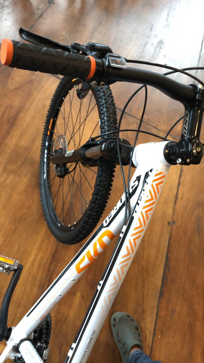 ramapantorotto's tweet photo. Gracias @SohoBikePalermo por la atención y por el asesoramiento! La @skinredbikes es un cañazo!!!!! 👊🏻👊🏻👊🏻 https://t.co/lUVWKMqezy