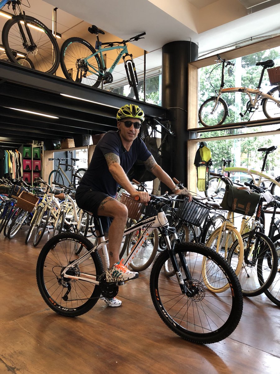 ramapantorotto's tweet photo. Gracias @SohoBikePalermo por la atención y por el asesoramiento! La @skinredbikes es un cañazo!!!!! 👊🏻👊🏻👊🏻 https://t.co/lUVWKMqezy