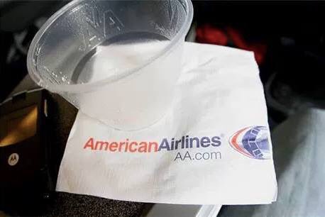 Hey <a href="/AmericanAir/">americanair</a>! Stop arguing, and let us use our own cups and bottles on your planes to stop wasting 1-time use plastics! #GotMyOwn”