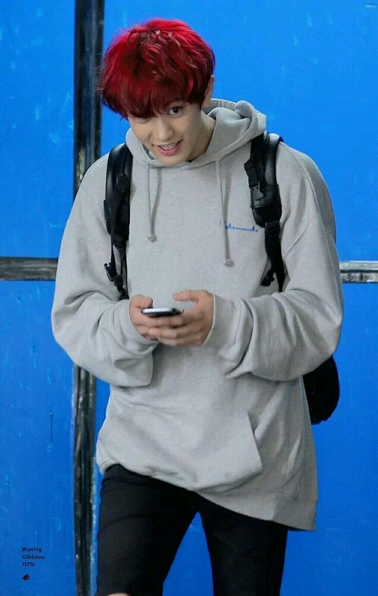hotvscuteyeol's tweet photo. #iHeartAwards  #BestFanArmy  #EXOL @weareoneEXO https://t.co/rJe2CqpRh7