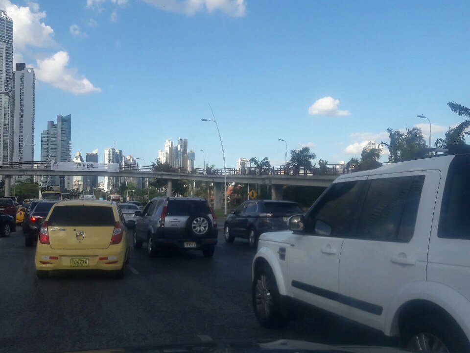 erickrodma's tweet image. La cinta costera todos los dias hay un tranque desde las 3:30. Creo que este via ya se quedo obsoleta para movilizar los autos en horas pico ya que el viaducto de paitilla no funciona. Porque no bordear Paitilla? Y dar salida directa al ?corredor?