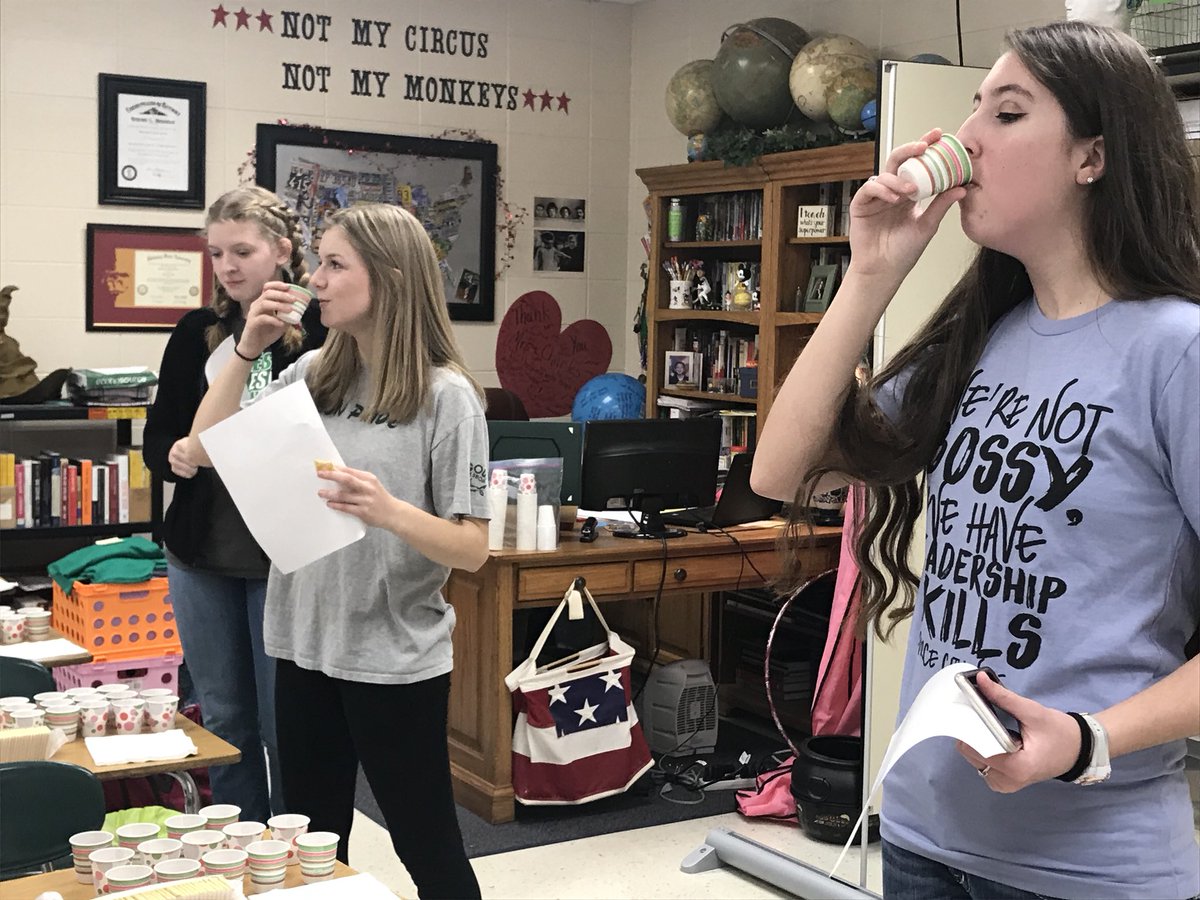 charlescrystal2's tweet photo. This year’s cola challenge. @CocaCola was the fav, but @pepsi wasn’t far behind. 
Even teachers got involved! @PierceCity_R6 @tchiggins58 
#psychfun #colawars https://t.co/G0rXeDFnJH