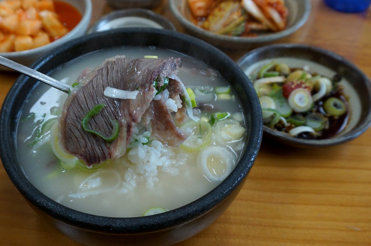 nnadtech's tweet image. 곤지암 맛집, 블로그 맛집이 아닌 진짜 맛집 - 최미자소머리국밥 
본점경기도 광주시 곤지암읍 삼리 33-2(도척로 20)
전화: 031)764-0257 (1관 031-764-6155)
지하철 경강선 곤지암역에서 도로로 15분 거리 
소머리국밥 10,000원 
더보기 cafe.daum.net/nadtech2/gOze/6