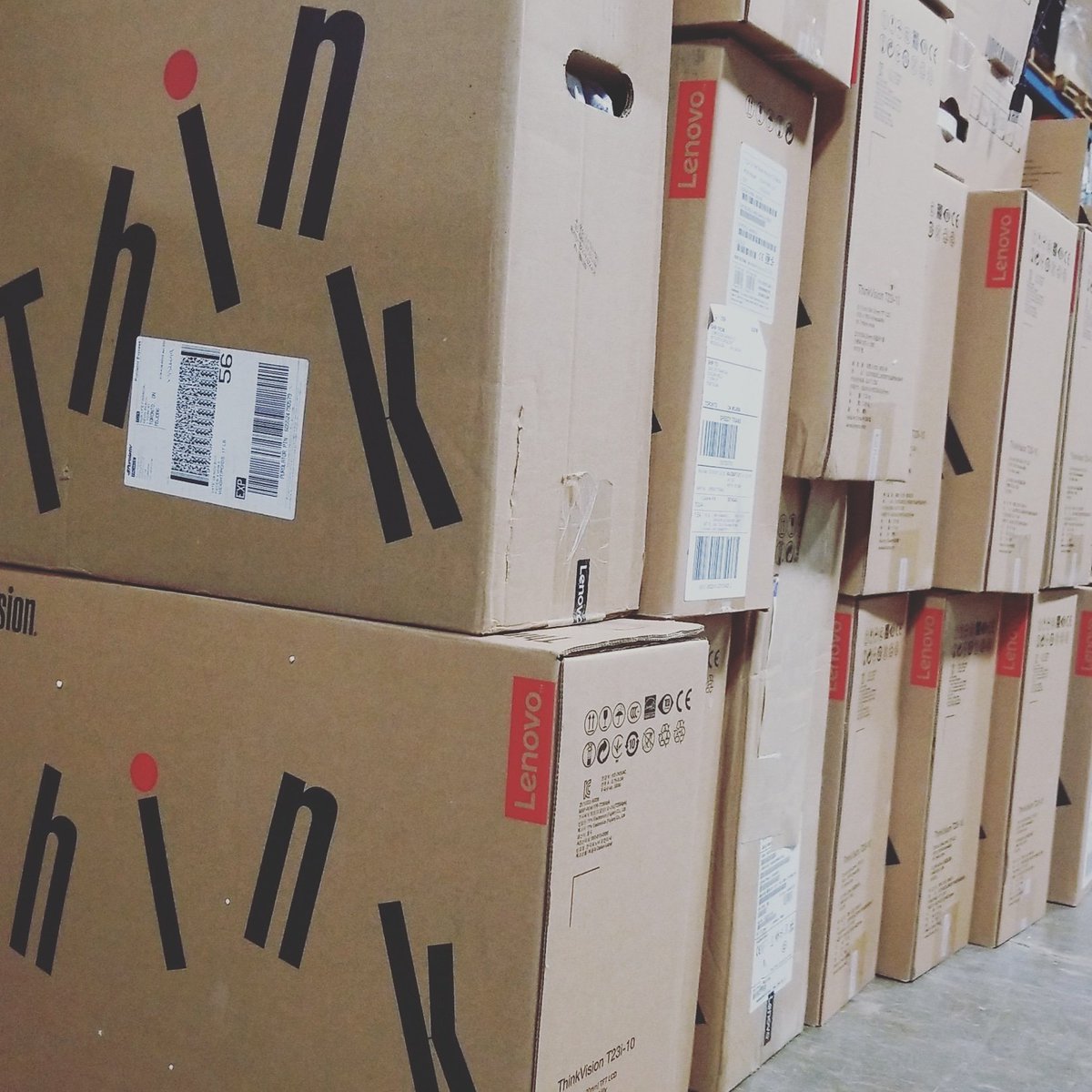 refreshtek's tweet image. Getting orders ready! #lenovothinkcentre #desktoppcs #newopenbox