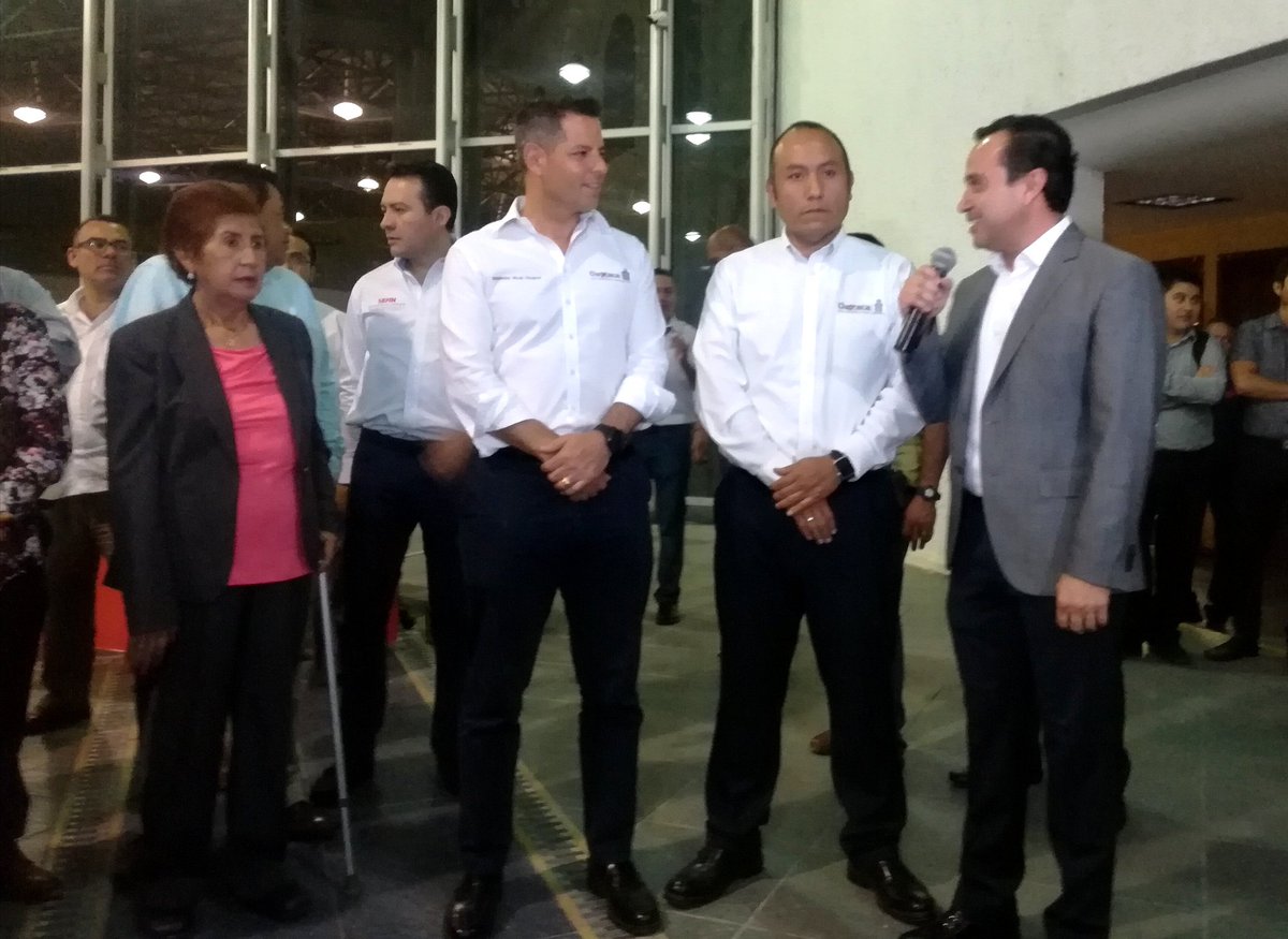 SEFINGobOax's tweet photo. Dando paso a un #OaxacaModerno se anunció el pago de trámites y servicios que presta el Gobierno a través de la empresa oaxaqueña #Piticó en todas sus tiendas. @SCTG_GobOax @SEVITRA_GobOax @jorgeabenitezc @Jorge_GallardoC https://t.co/R8qqLMGowI