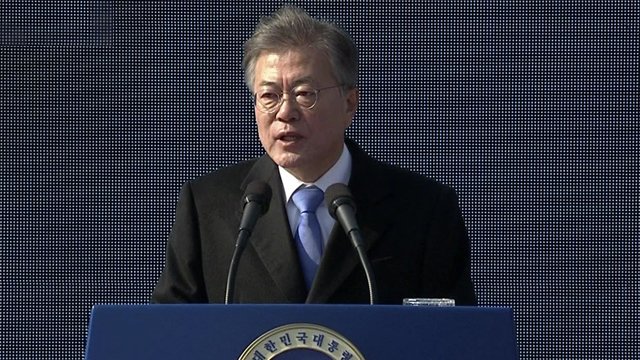 문 대통령, 제 99주년 3.1절 기념식에서 독도를 우리 고유의 영토라고 강조. 위안부 문제 해결에 있어서는 가해자인 일본 정부가 끝난다고 말해서는 안된다며 단호한 입장 밝혀. bit.ly/2HWeZX6