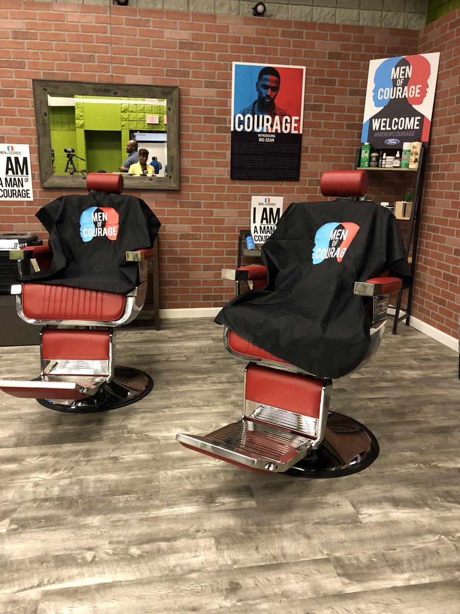 SibrinaCollins's tweet photo. Awesome space for cutting hair! @FRECCity #FRECCIty #Detroit #STEMDiversity https://t.co/8bIPxocDhl