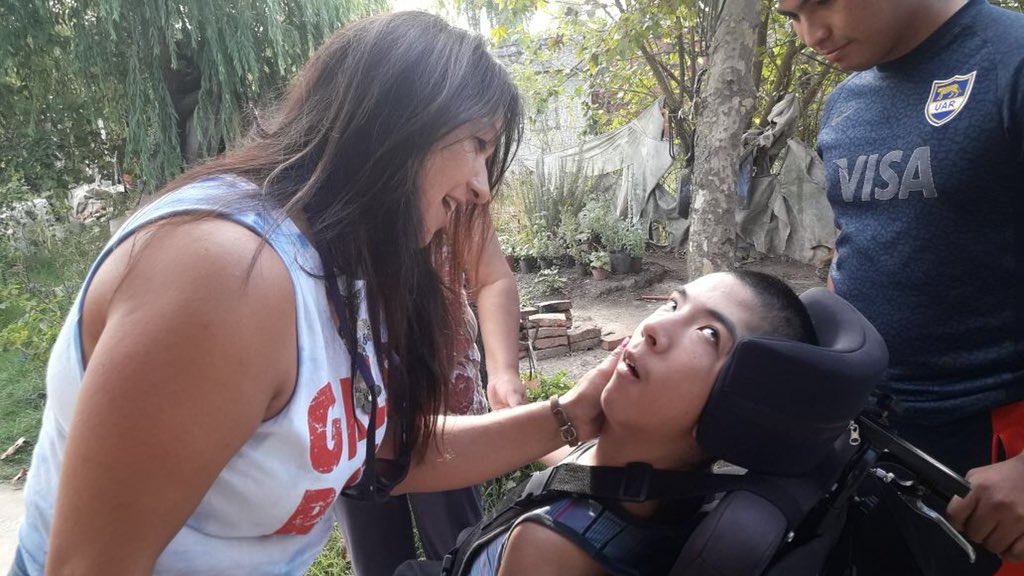 EquipoInesRicci's tweet photo. #Hoy @InesRicci  @FlavioCharo  entregaron una silla postural a Pablo de Pte Derqui, la pidio hace 3 años a su OS y nunca se la dieron. Donde hay una necesidad, hay un derecho! https://t.co/BCWnxrFQHH