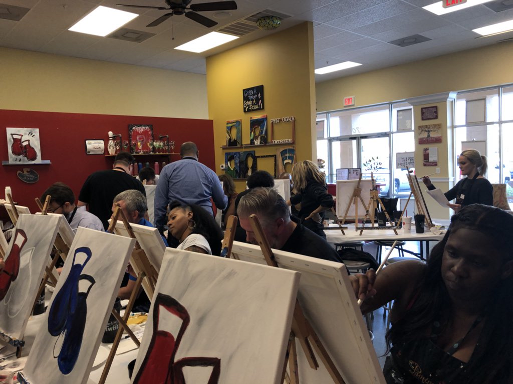 CatJamesGarrett's tweet photo. Lots of FUN painting Champ gloves with my Awesome Team!! #Ocala2018 @TeamTugTitans @WilliamATTKidd @DustyRhodesATT #Tugglenation #Workhardplayhard #WinningTeam https://t.co/eFAVp04Jfe