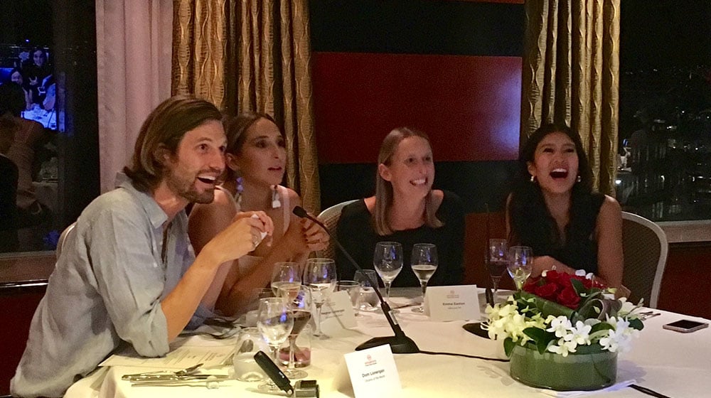 worldofleedham's tweet image. Sharing a dining table with new friends 6300km away bit.ly/2CC9Yz7 @stb_sg @ShangriLaHotels #singapore #virtualdinner