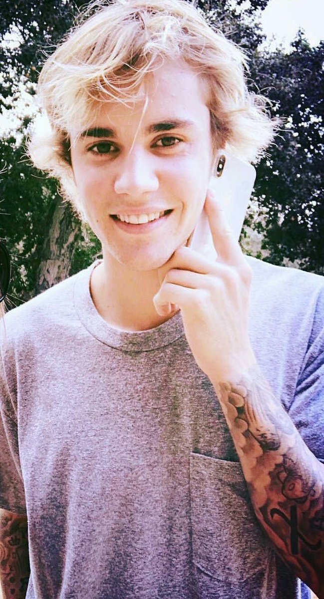 LaColaDeBieber_'s tweet photo. Por un año con más sonrisas como todas éstas
#HappyBirthdayJustinBieber https://t.co/4MrhKlhSSB