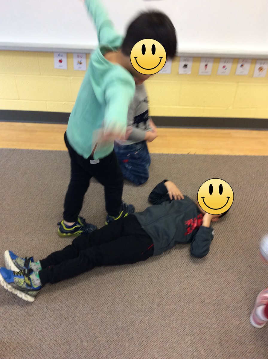 KinderR134's tweet photo. We love measuring with non-standard units around the classroom. We can measure the table, the carpet and even our friends! @beckettfarmps https://t.co/fpk83Xk5xj