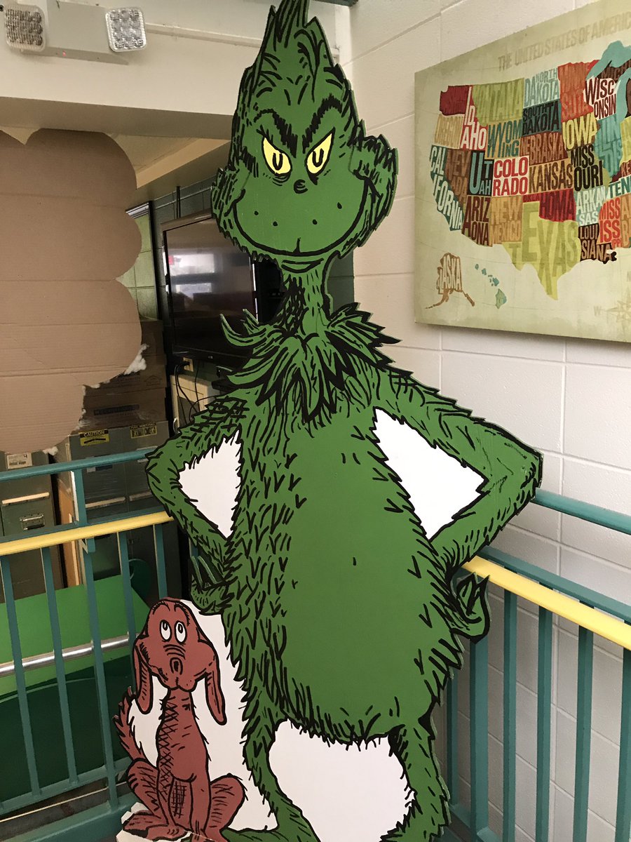 Mr. Webber helped mastermind this amazing #ReadAcrossAmerica makeover for our school reading alley! 📕Perfect spot for reading a good book. 👌🏻#bheleaders