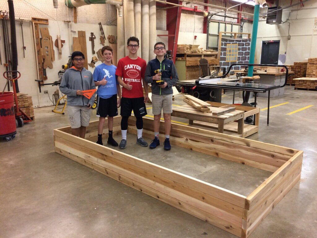ComalFIT's tweet photo. #ComalSowHealthy garden beds at CMS in the works. Constructed for the students by the students! #woodshop #CTE #ComalTeamwork @cmsjags @matthewsdeloach https://t.co/M9zfY9Udvu