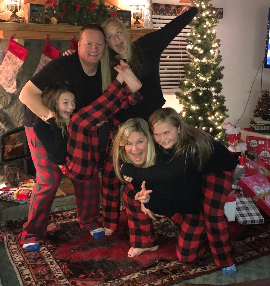 amysparks1976's tweet photo. Happy Birthday to our EVERYTHING @Tsparks007 !!! We love you so much! We are the luckiest girls ever! #43young #cheersto43more https://t.co/mwoLaVkgVR