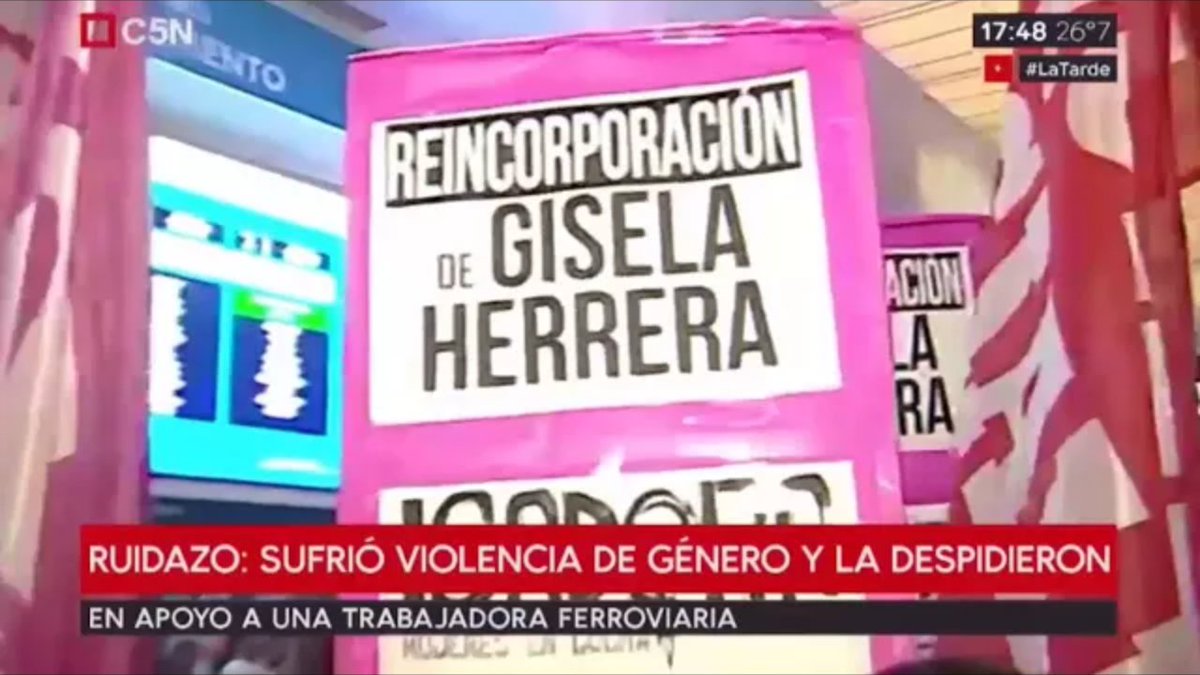 PrensaIzquierda's tweet photo. VÍDEO: @C5N charlo con Rubén @PolloSobrero en el #RuidazoPorGisela, víctima de #ViolenciaDeGenero despedida del #TrenSarmiento #GiselaHerrera
#NiUnaMenos #8M

📺 Míralo 👉 https://t.co/EqotEMX7aI https://t.co/0dmbAqOBKM