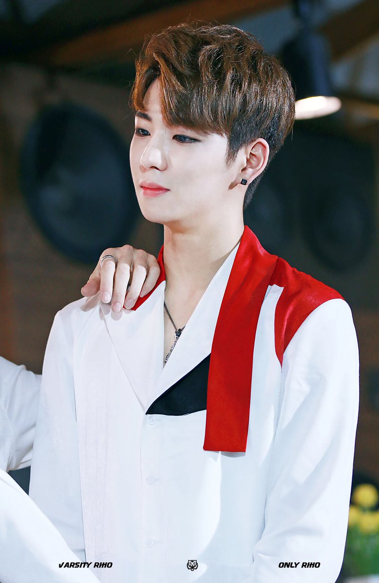 STA5LIGHT's tweet image. [Happy Birthday Riho♡]
#HappyRihoDay @varsity_2017 #리호 #바시티 #VARSITY #HappyBirthdayRiho #RIHO 
☀️🎂🎉☀️🎂🎉☀️🎂🎉☀️🎂🎉☀️🎂🎉☀️🎂🎉☀️🎂🎉