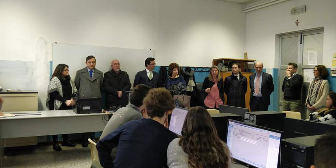 ugdcecms's tweet photo. All’istituto Salvetti di Massa. L’@ugdcecms dona un server per lezioni pratiche su programma gestionale. #nuovegenerazioni https://t.co/QAFu596o23