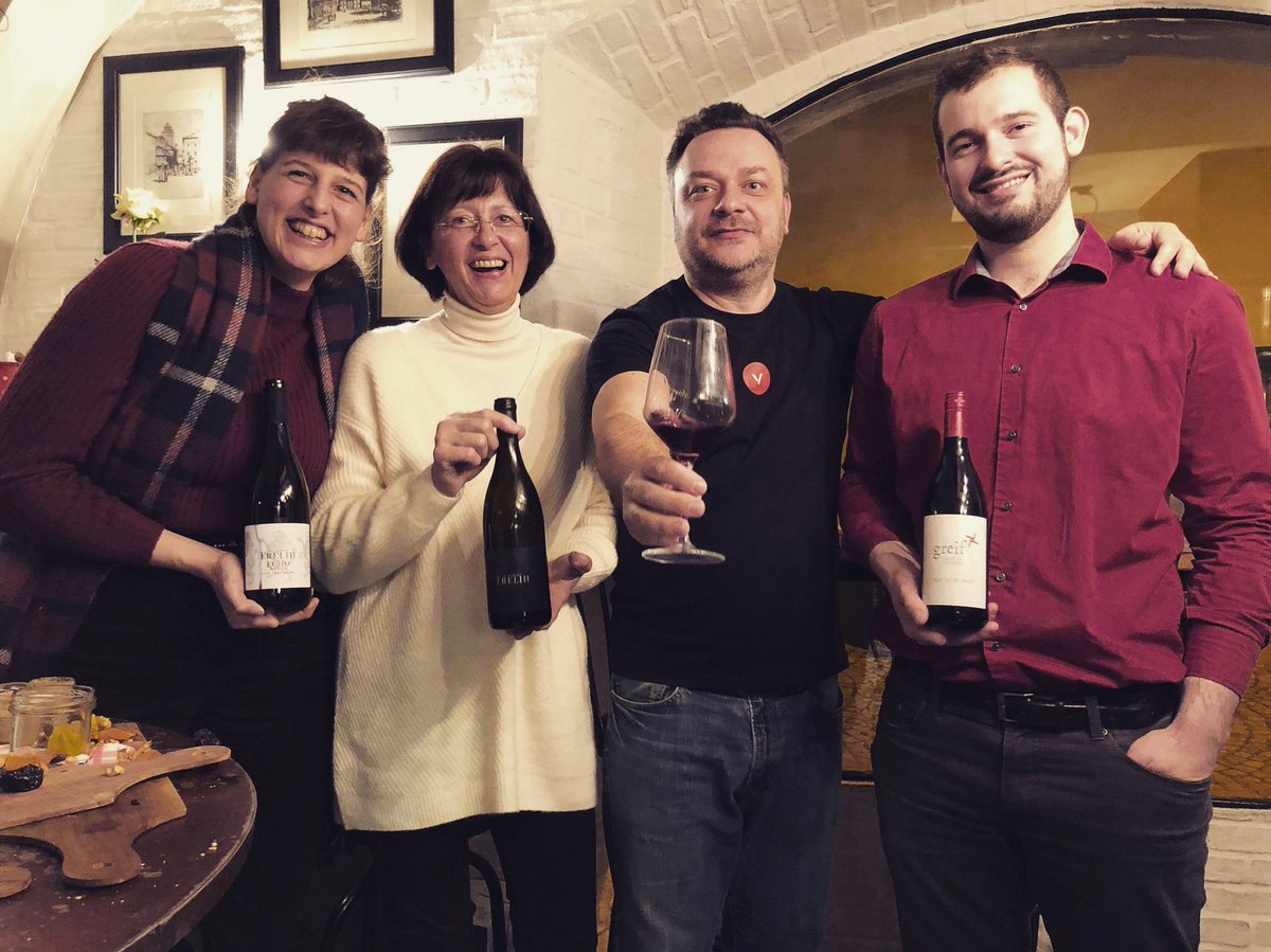 vinooapp's tweet photo. Another night to remember #vinootasting @SlovenskaHisa #winetasting #slovenianwine https://t.co/fC5zdRlVME