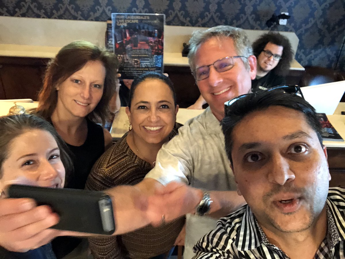 vikramesh's tweet photo. #teamno1 #escaperoom @chvrles @Pgalvin63 @SocialTIS https://t.co/gfZ555PdnH