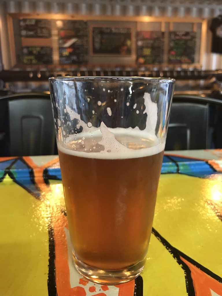 erock85's tweet photo. Better quality beer here @TWSTEDSpikeBrew HUGE benefit of the emerging beer scene. Like this one, 10th St Pale Ale. #HashOut #craftbeer https://t.co/YkzoFkoBcS