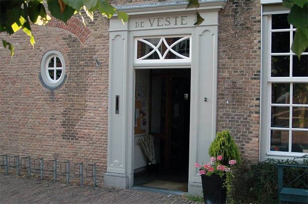 WoudrichemNet's tweet photo. WOUDRICHEM - Vestinggouverneur Woerkum op de bres voor de Veste https://t.co/8E9U0yygW2 @heerlijkeerlijk https://t.co/2evOIgzR76
