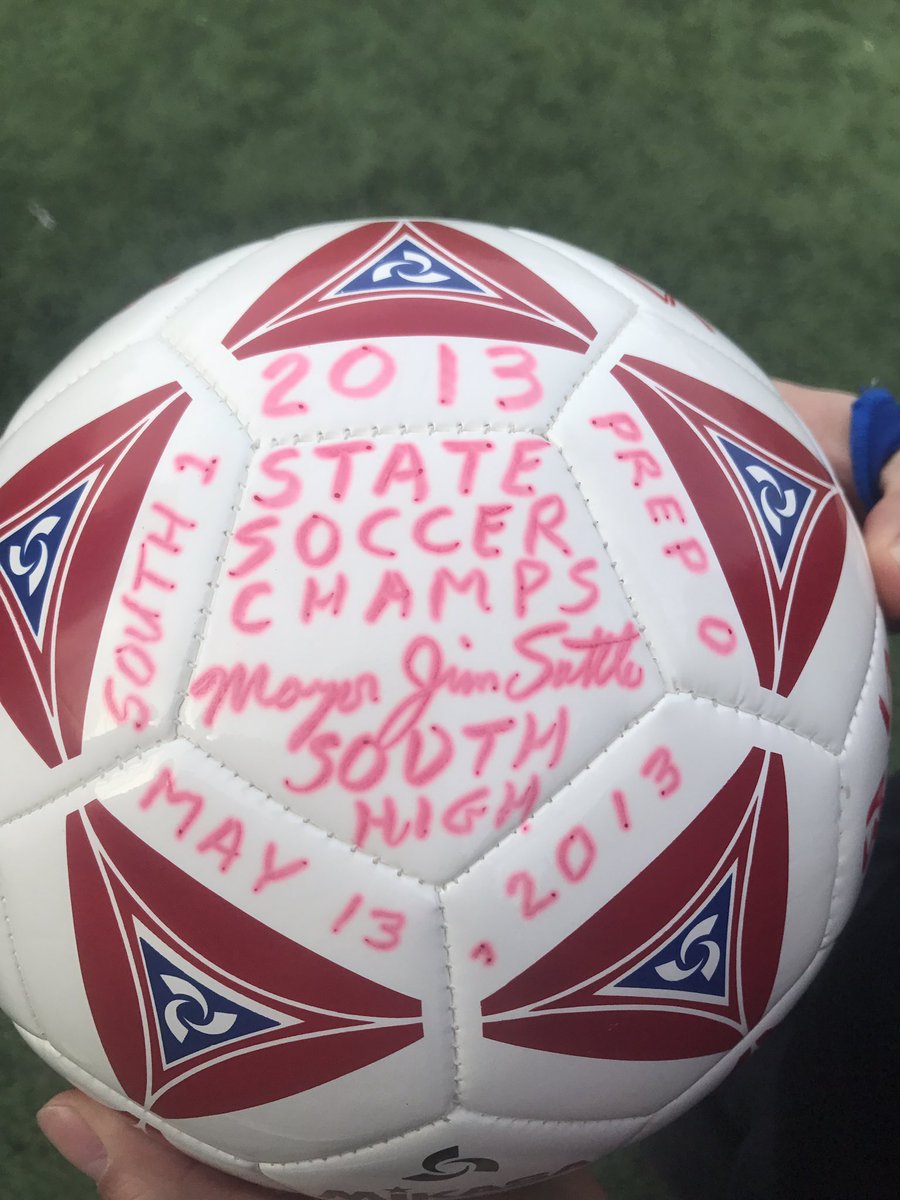 PackersSoccer's tweet photo. Found it in the bag today. #PracticeBall https://t.co/oXNui1bkup