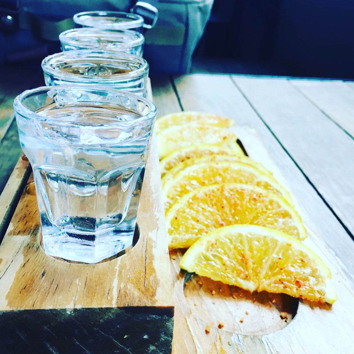 barradelpatron's tweet photo. Por que uno, no es ninguno 😉🍊👌🏼
.
.
#Mezcal https://t.co/iTiSjnf2WZ
