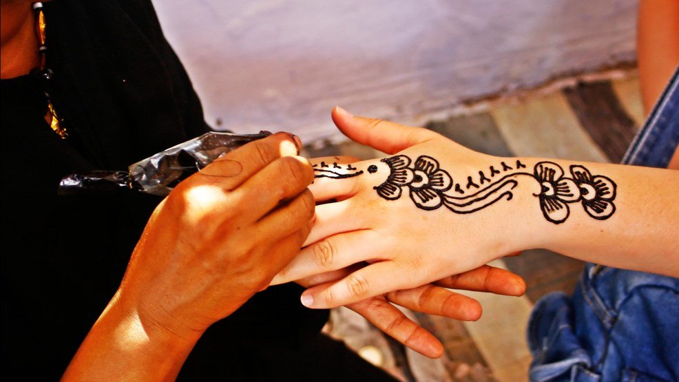 YPofS's tweet photo. We are bringing henna artists for ALL attendees at the anniversary party! Thank you to the American Indian Foundation for providing really talented artists! @AIFoundation #artwork #henna #allnightfun https://t.co/KJreb1Z5dX