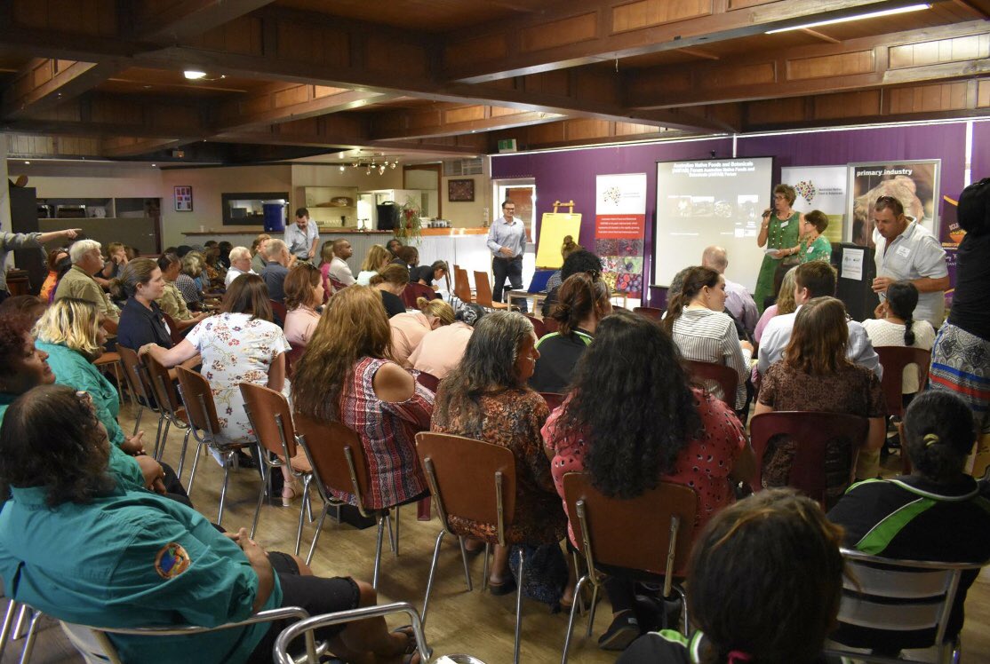 katrina_beavan's tweet photo. 🍅🍊BUSH FOODS FORUM🍑🍇
Yesterday #Centralaus bush food specialists gathered in #AliceSprings to discuss how they can progress the industry, &amp; have Aboriginal people involved in every step of the way : https://t.co/XGJoZGlPi7 https://t.co/KCUL1IIQz9