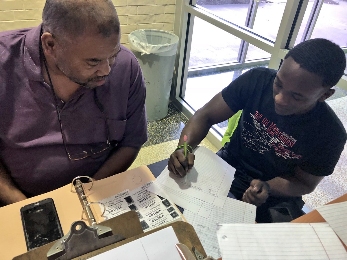 TyRobMc's tweet photo. Learning taking place ALLLLDAY even after school. #Bigike #AldineISD #Afterschooltutorials #Swoooooop. @shon_soles https://t.co/KhtAiFghwS