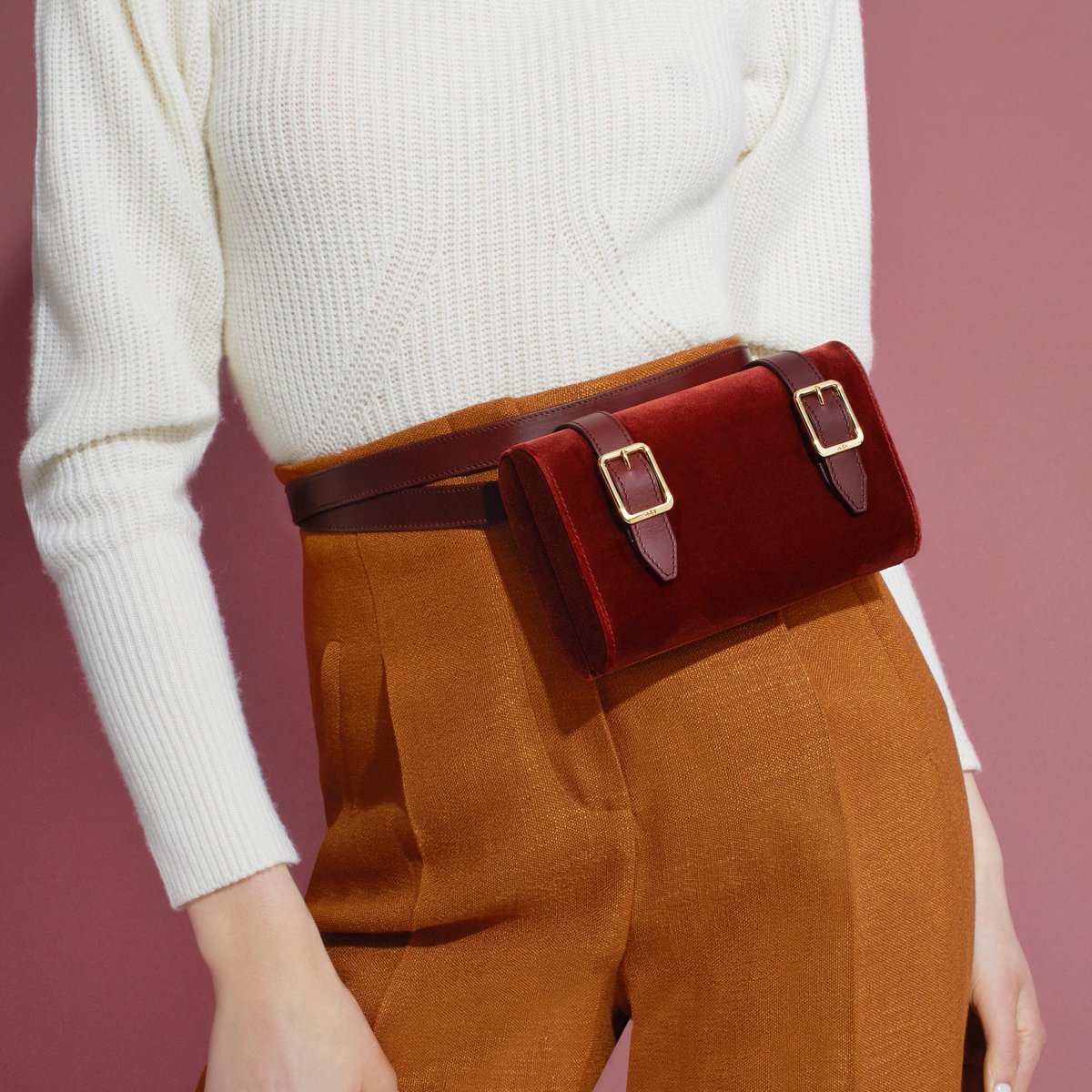 No time to *waist*! PreO Officina del Poggio’s exclusive convertible belt bags in irresistible jewel tones and lush #velvet textures today moda.cm/OfficinaDelPog… <a href="/odp_collection/">OfficinaDelPoggio</a>