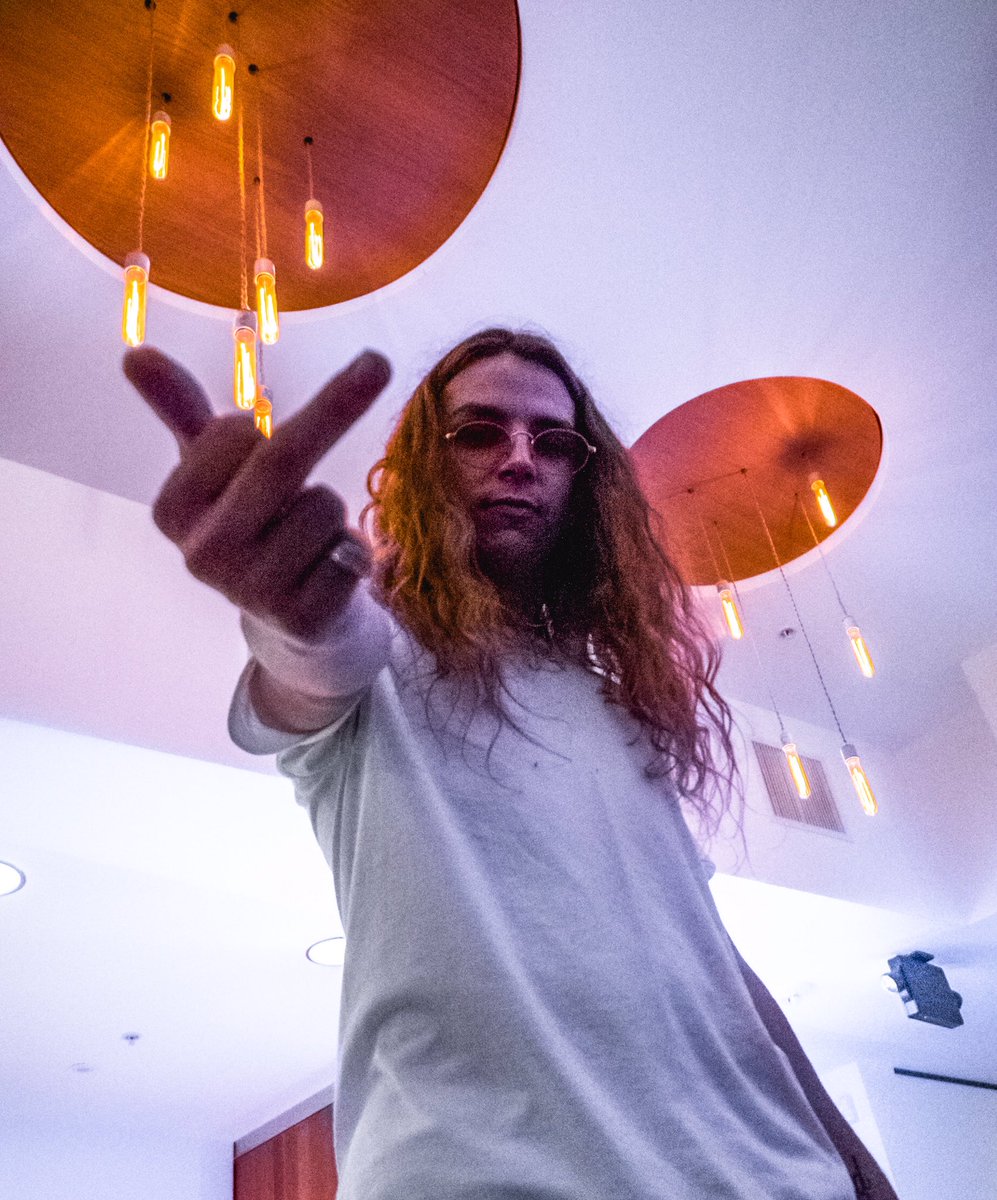 yungpinch's tweet photo. she said that she love me, 
but really she was faking..💔🌊 https://t.co/iQufGbUWS8