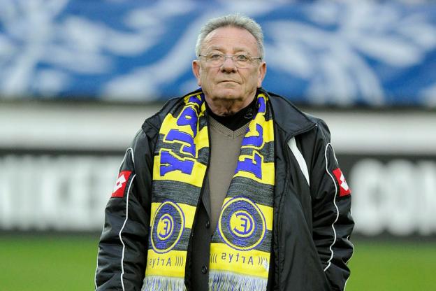 lequipe's tweet photo. Le fondateur de Chambly, Walter Luzi, est mort à la fin du match contre Strasbourg https://t.co/YvMVBsJbg0 https://t.co/1rgtcpGBrw